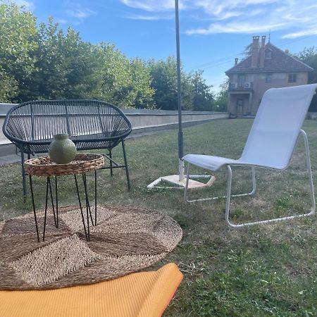 Jolie Cabane Avec Jacuzzi Pour Les Amoureux De La Nature Tullins Kültér fotó