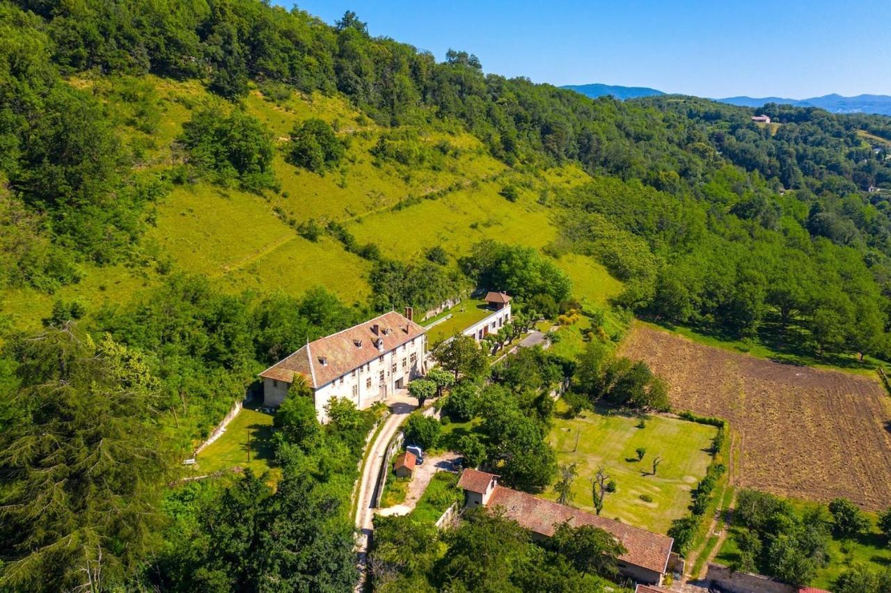 Jolie Cabane Avec Jacuzzi Pour Les Amoureux De La Nature Tullins Kültér fotó