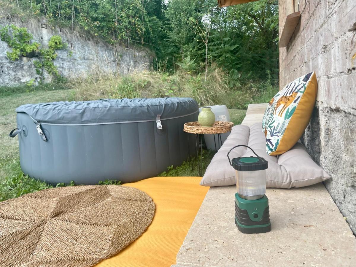 Jolie Cabane Avec Jacuzzi Pour Les Amoureux De La Nature Tullins Kültér fotó