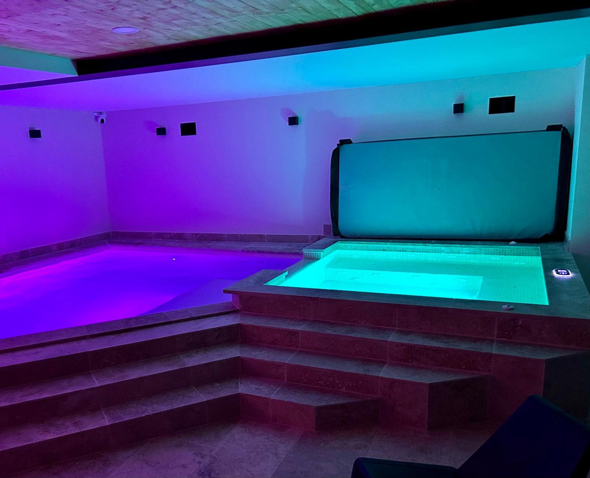 Jolie Cabane Avec Jacuzzi Pour Les Amoureux De La Nature Tullins Kültér fotó